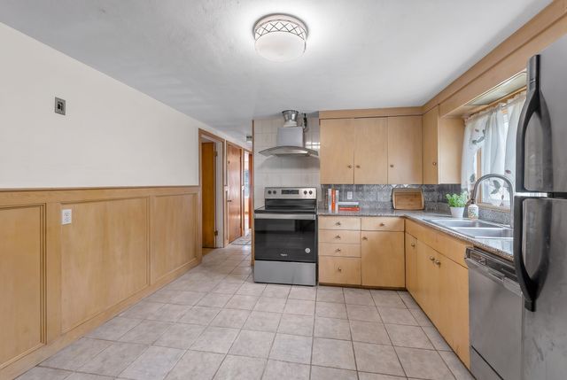 44 Arthur St, Springfield, MA 01104
