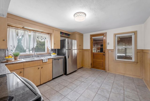 44 Arthur St, Springfield, MA 01104