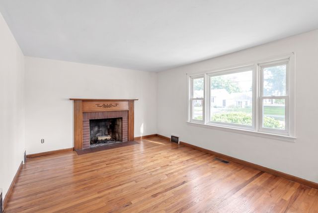 44 Arthur St, Springfield, MA 01104