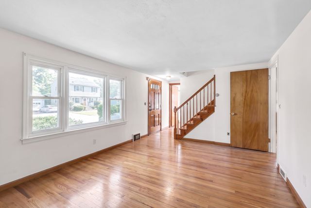 44 Arthur St, Springfield, MA 01104