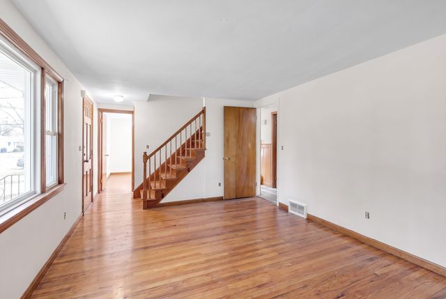 44 Arthur St, Springfield, MA 01104