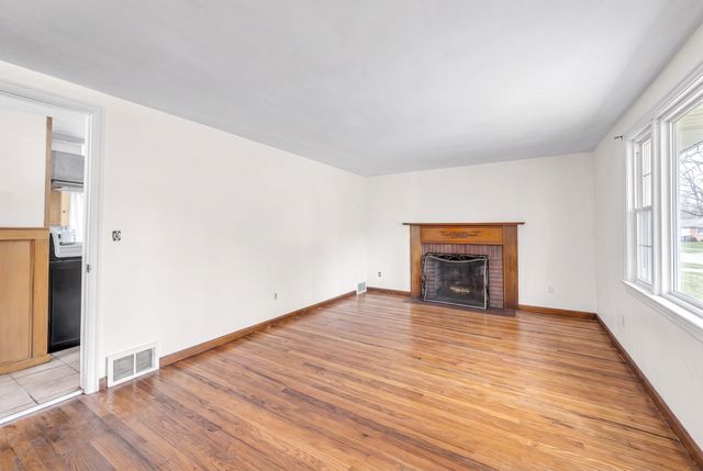 44 Arthur St, Springfield, MA 01104