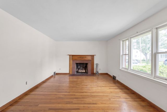 44 Arthur St, Springfield, MA 01104