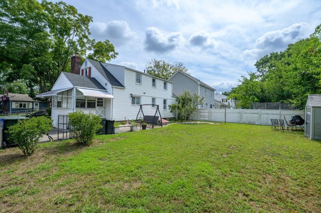 44 Arthur St, Springfield, MA 01104
