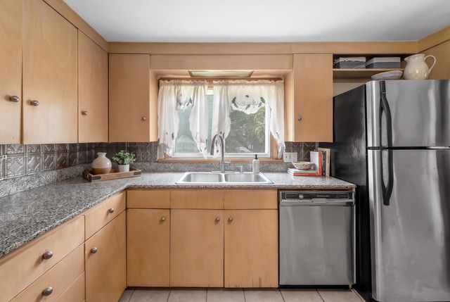 44 Arthur St, Springfield, MA 01104