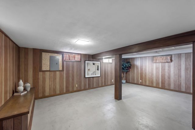 44 Arthur St, Springfield, MA 01104