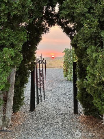 19678 Fairway Drive NW, Soap Lake, WA 98851