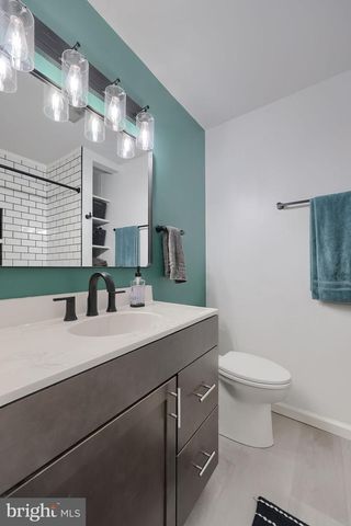 911 JADE AVE, Lancaster, PA 17601