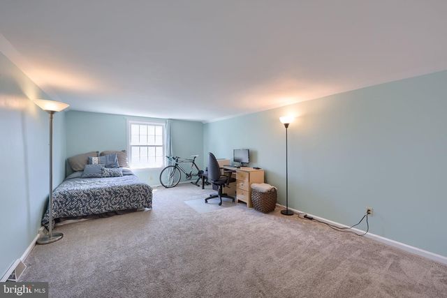 911 JADE AVE, Lancaster, PA 17601