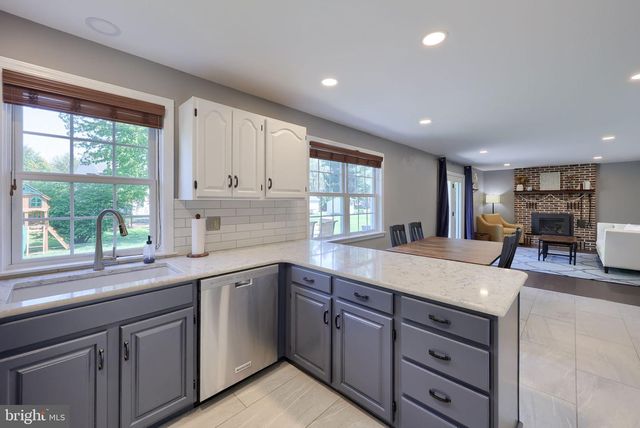911 JADE AVE, Lancaster, PA 17601