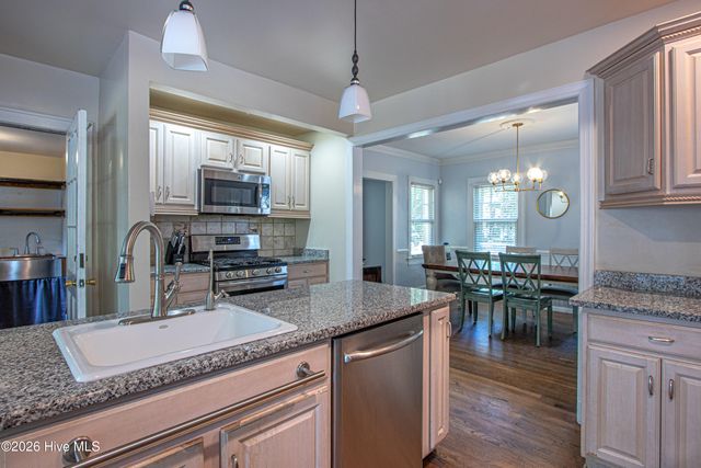 310 E Morganton Road, Southern Pines, NC 28387