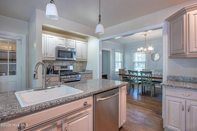 310 E Morganton Road, Southern Pines, NC 28387