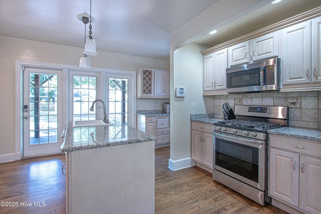 310 E Morganton Road, Southern Pines, NC 28387
