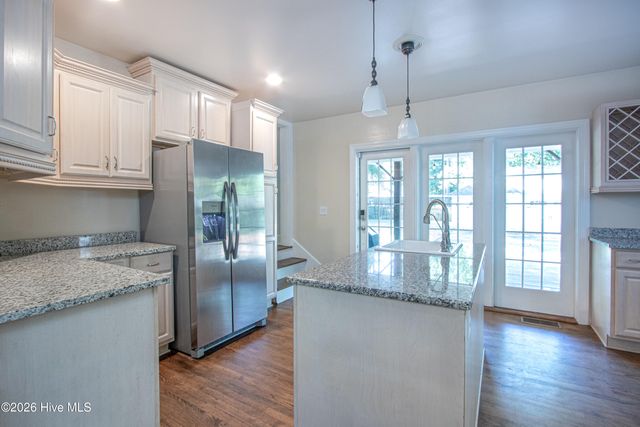 310 E Morganton Road, Southern Pines, NC 28387