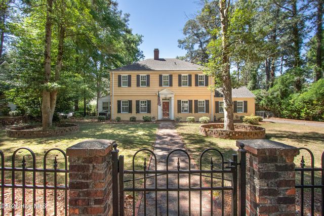 310 E Morganton Road, Southern Pines, NC 28387