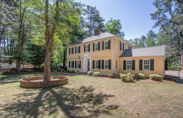 310 E Morganton Road, Southern Pines, NC 28387