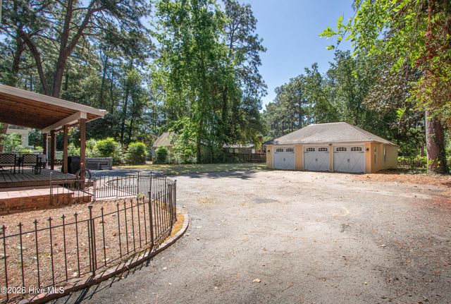 310 E Morganton Road, Southern Pines, NC 28387