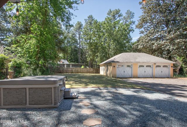 310 E Morganton Road, Southern Pines, NC 28387