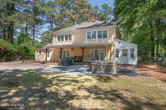 310 E Morganton Road, Southern Pines, NC 28387