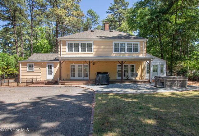 310 E Morganton Road, Southern Pines, NC 28387