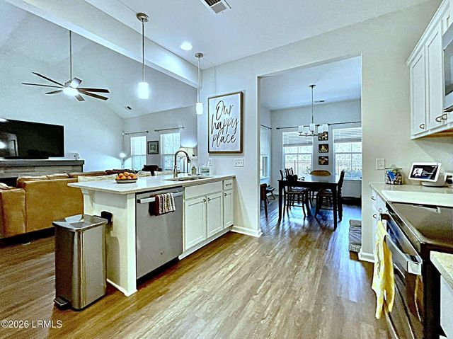 126 Minning Loop, Richmond Hill, GA 31324