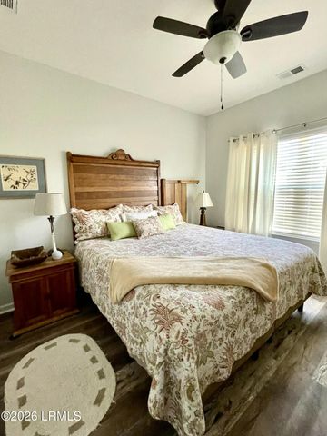 126 Minning Loop, Richmond Hill, GA 31324