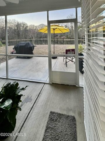 126 Minning Loop, Richmond Hill, GA 31324