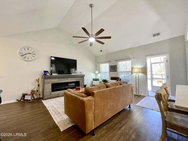 126 Minning Loop, Richmond Hill, GA 31324