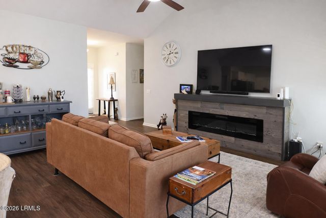 126 Minning Loop, Richmond Hill, GA 31324