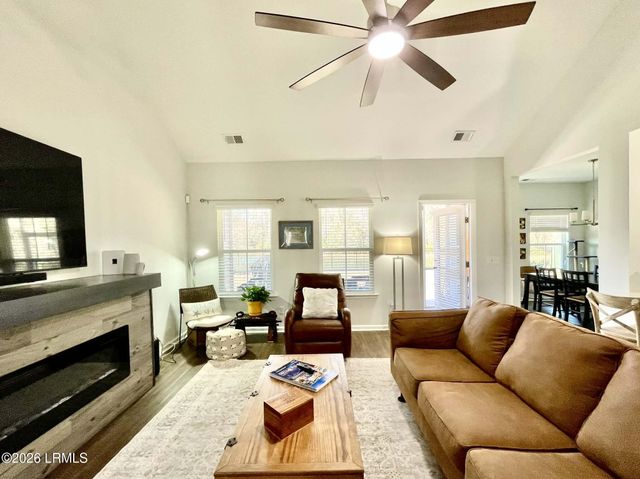 126 Minning Loop, Richmond Hill, GA 31324