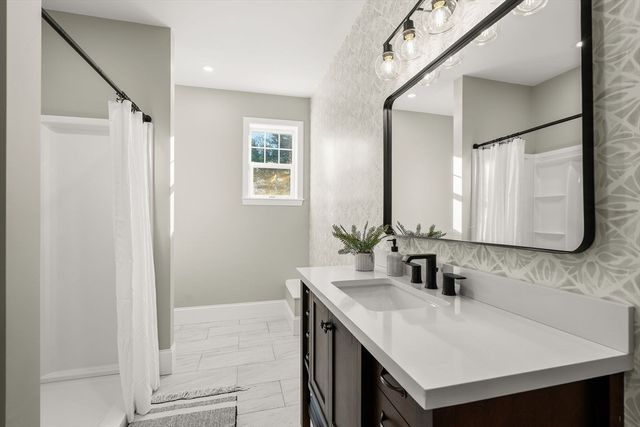 158 Central St, Rockland, MA 02370