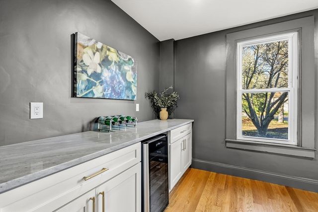 158 Central St, Rockland, MA 02370