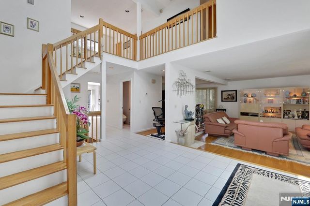 18 Mission Way, Tenafly, NJ 07670