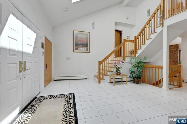 18 Mission Way, Tenafly, NJ 07670