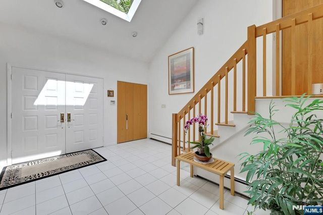 18 Mission Way, Tenafly, NJ 07670
