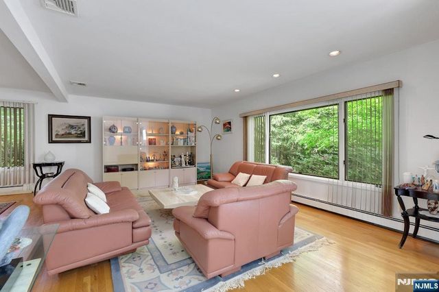 18 Mission Way, Tenafly, NJ 07670