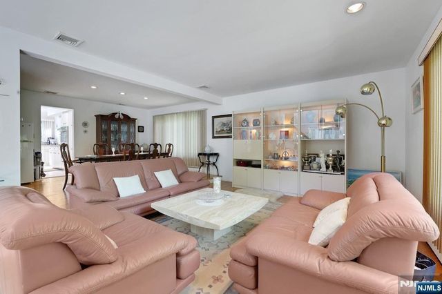18 Mission Way, Tenafly, NJ 07670