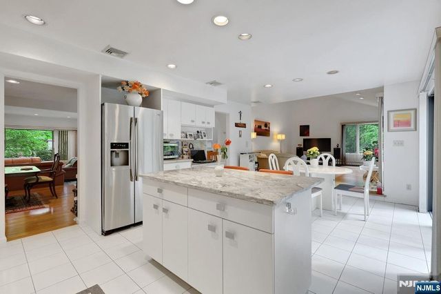 18 Mission Way, Tenafly, NJ 07670