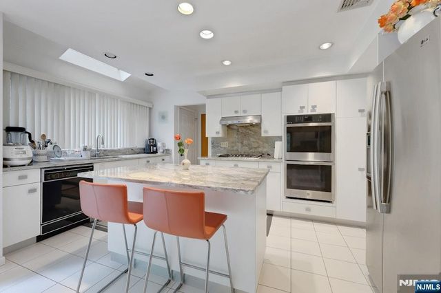18 Mission Way, Tenafly, NJ 07670