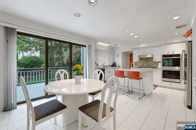 18 Mission Way, Tenafly, NJ 07670