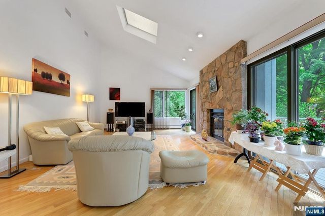 18 Mission Way, Tenafly, NJ 07670