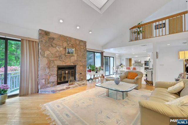 18 Mission Way, Tenafly, NJ 07670