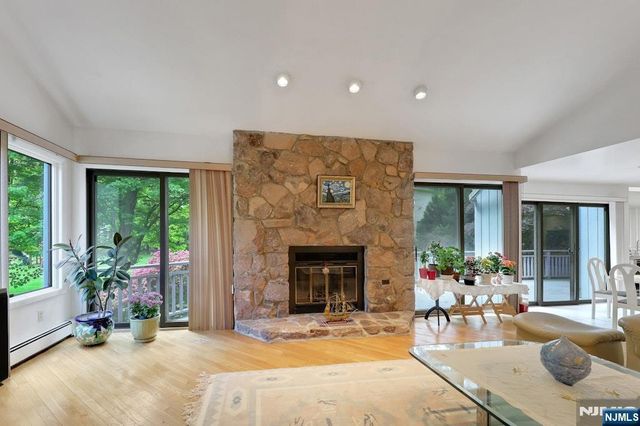 18 Mission Way, Tenafly, NJ 07670