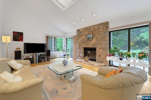18 Mission Way, Tenafly, NJ 07670
