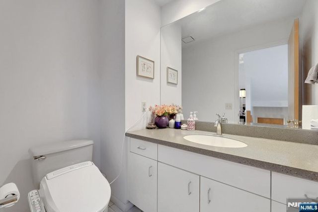 18 Mission Way, Tenafly, NJ 07670