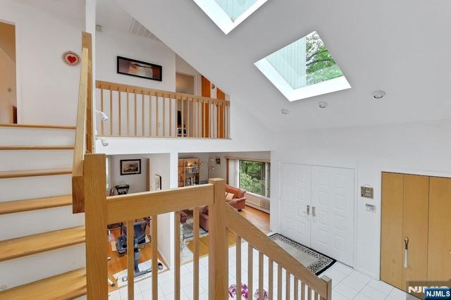 18 Mission Way, Tenafly, NJ 07670