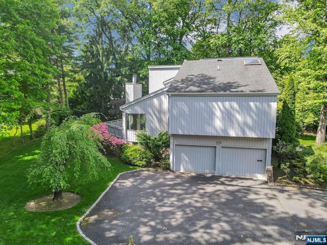 18 Mission Way, Tenafly, NJ 07670