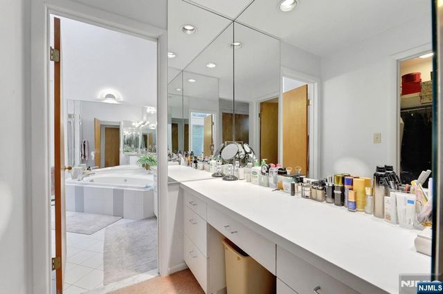 18 Mission Way, Tenafly, NJ 07670