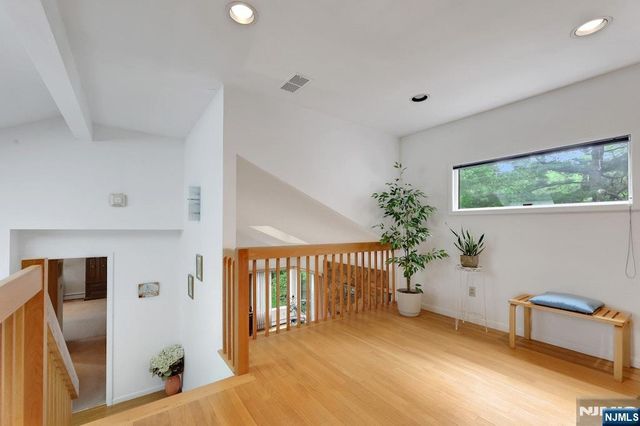 18 Mission Way, Tenafly, NJ 07670