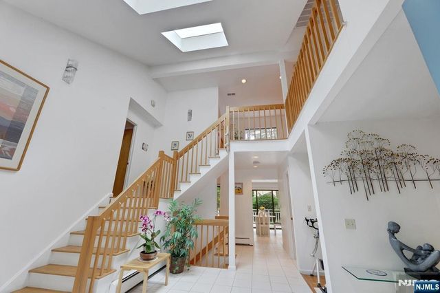 18 Mission Way, Tenafly, NJ 07670